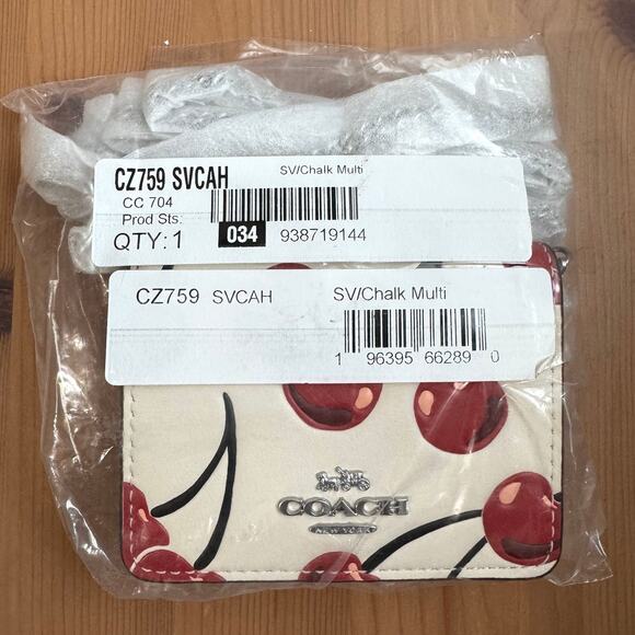 ❤️ Coach Mini Wallet On A Chain With Cherry Print - Picture 11 of 12